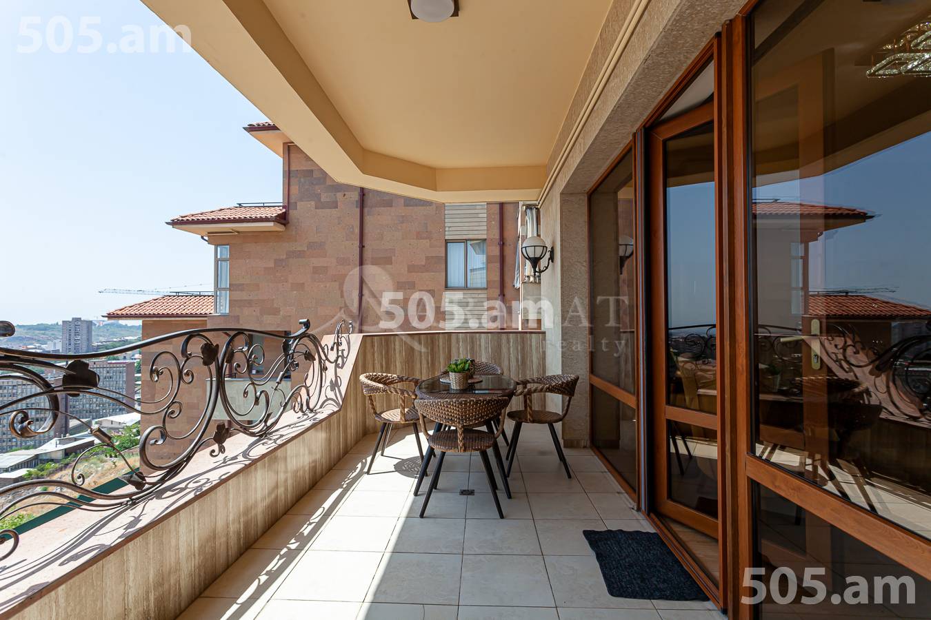 4 bedroom apartment for sale Antarayin St, Center Yerevan, 156024