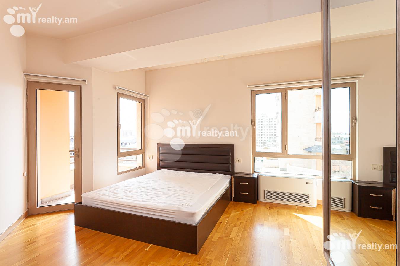 4 սենյականոց բնակարան  Լեոի փող, Կենտրոն Երևան, 153427