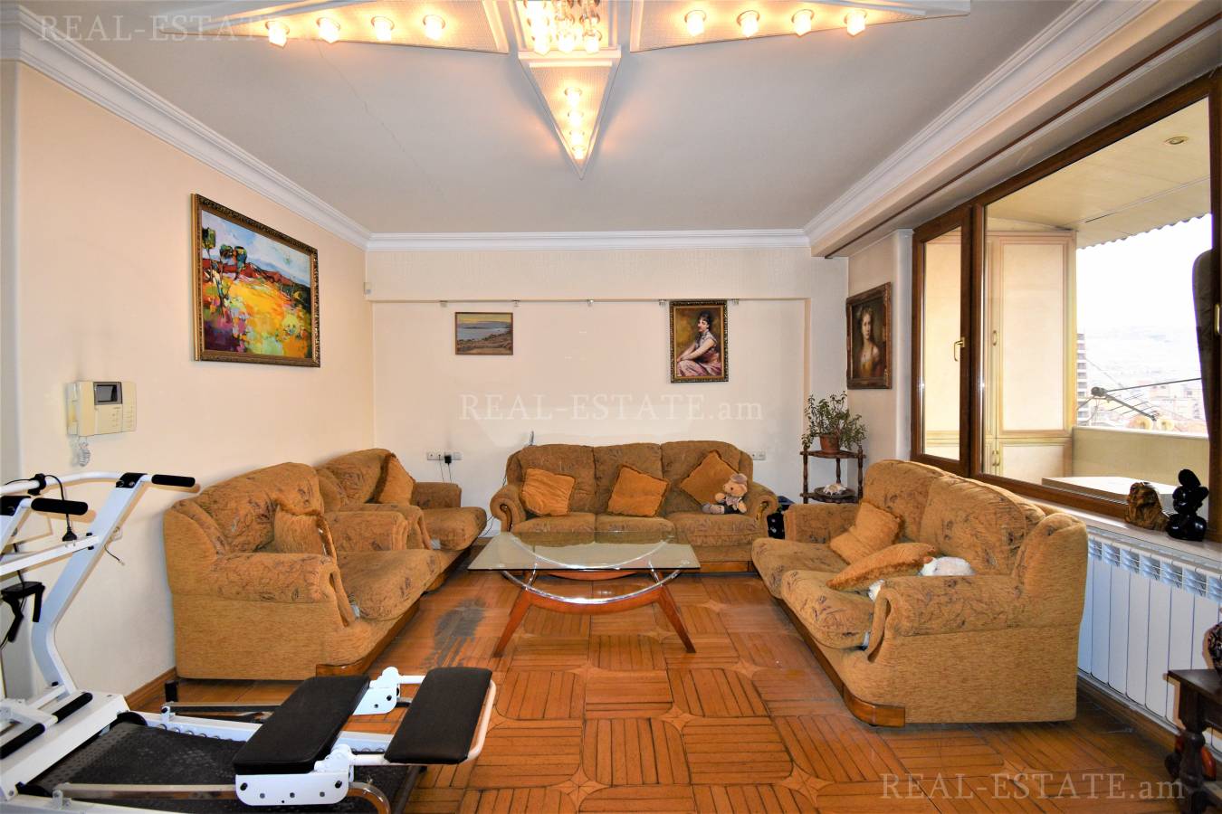 3 սենյականոց բնակարան  Սայաթ-Նովայի պող, Կենտրոն Երևան, 117966