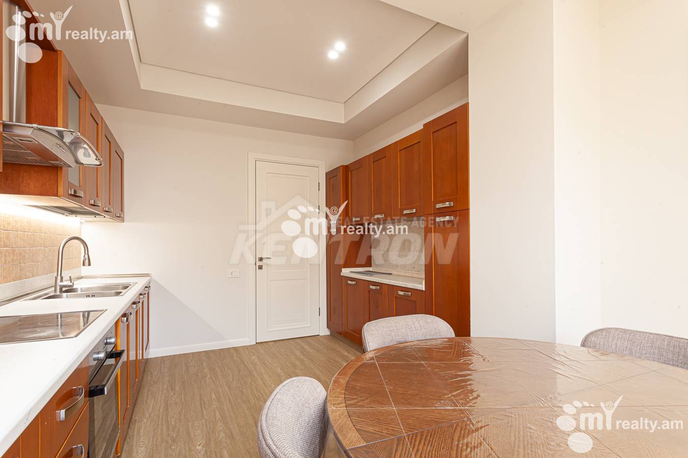 3 bedroom apartment for rent خیابان سارمِن, مرکز شهر ایروان, 156075