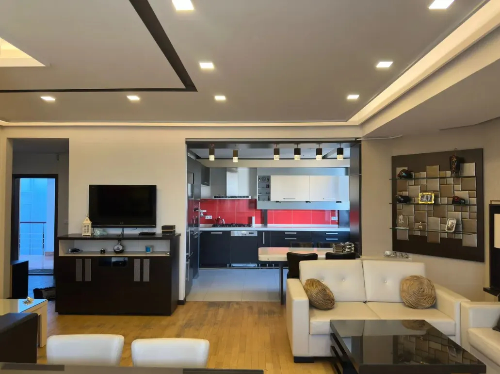 3 bedroom apartment for rent Antarayin St, Center Yerevan, 160318