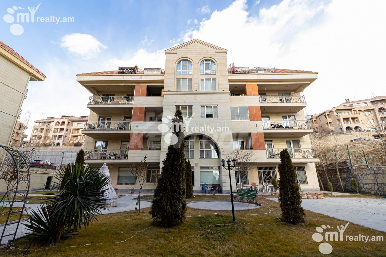 Купить 3 комнатную квартиру Антараин ул, Центр Ереван, 154426