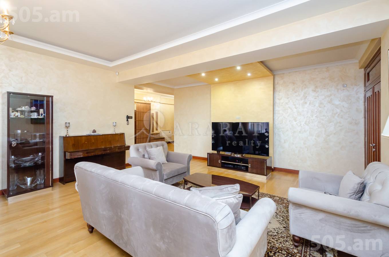 4 սենյականոց բնակարան  Մաշտոցի պող, Կենտրոն Երևան, 151749