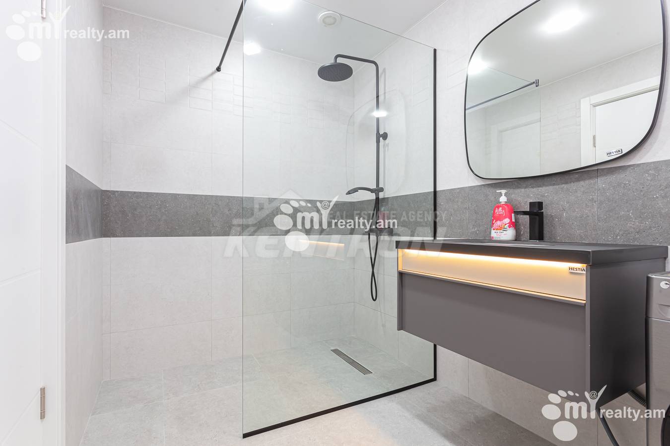 3 bedroom apartment for sale Paronyan St, Center Yerevan, 154421