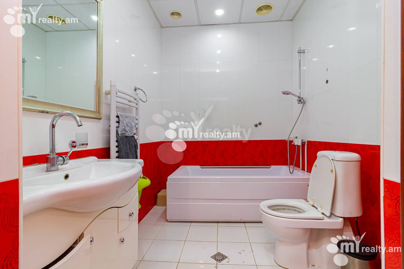 Купить 5 комнатную квартиру Баграмян пр(Кентрон), Центр Ереван, 151292