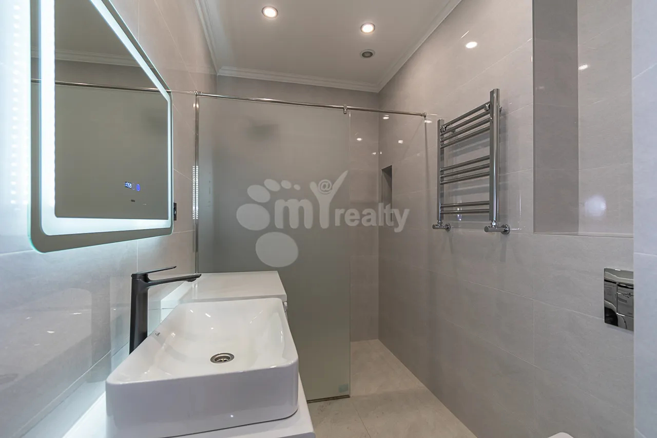 3 սենյականոց բնակարան  Գրիբոեդովի փող, Արաբկիր Երևան, 159221