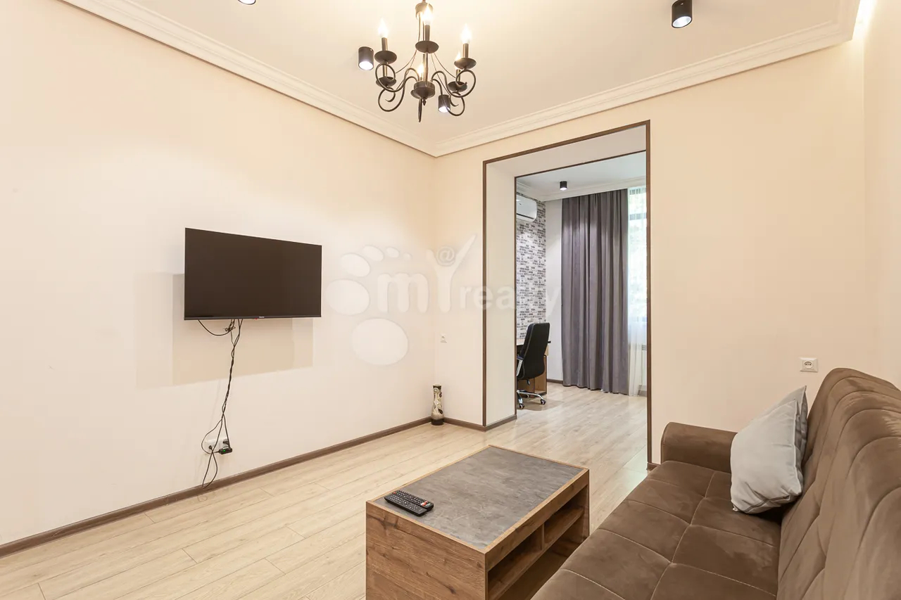 3 bedroom apartment for rent Saryan St, Center Yerevan, 160473