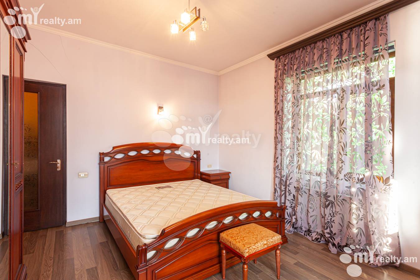 Снять 3 комнатную квартиру Байрон ул, Центр Ереван, 154243