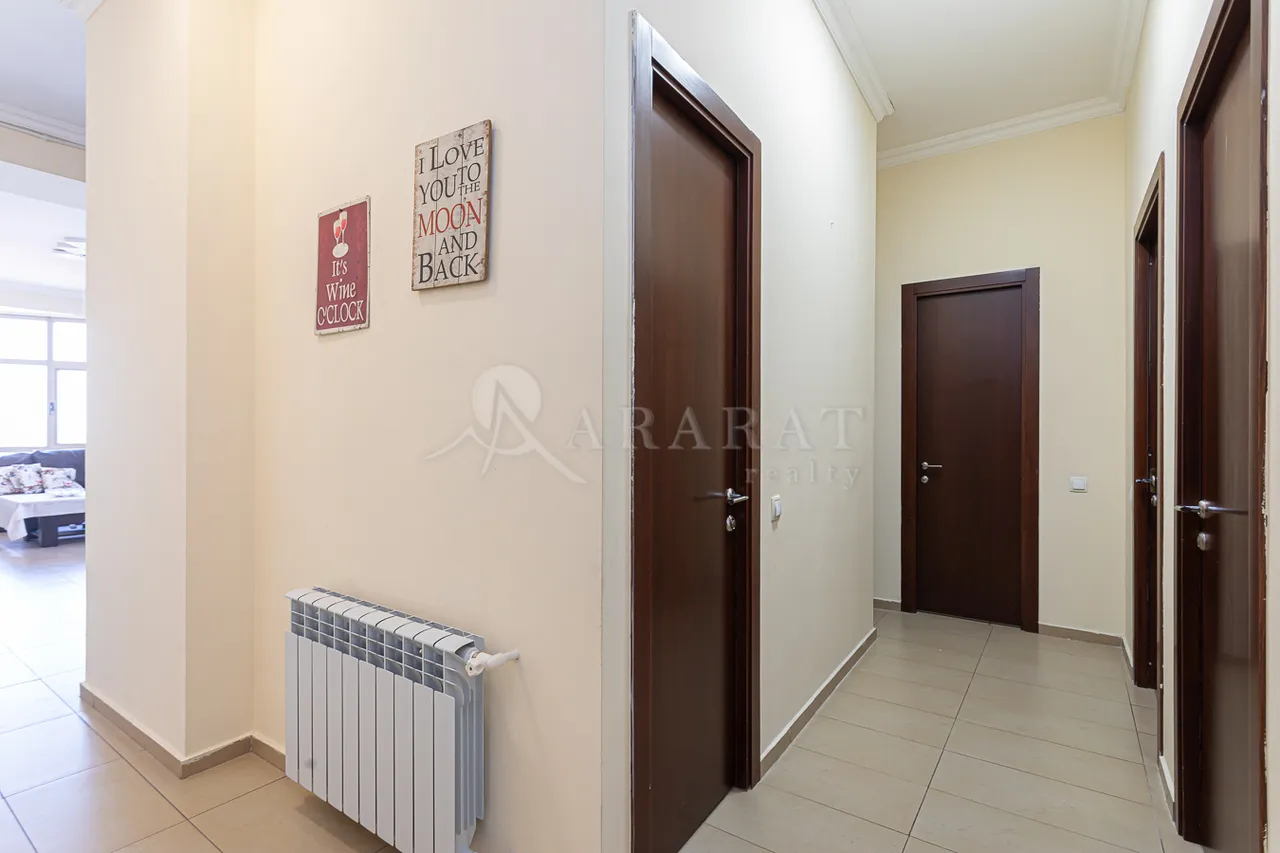 4 bedroom apartment for sale خیابان آنتارایین, مرکز شهر ایروان, 157845