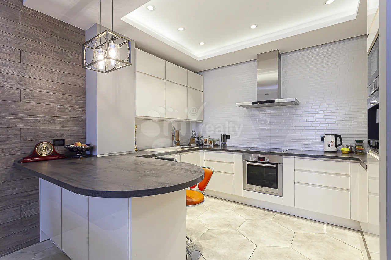 3 bedroom apartment for sale Aram St, Center Yerevan, 161991
