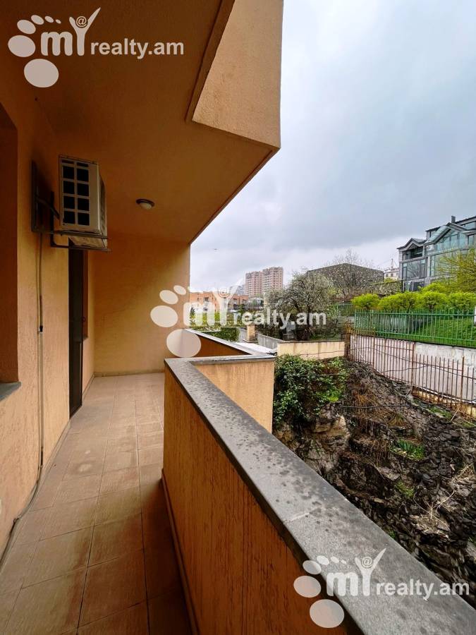 4 bedroom apartment for rent Antarayin St, Center Yerevan, 156196