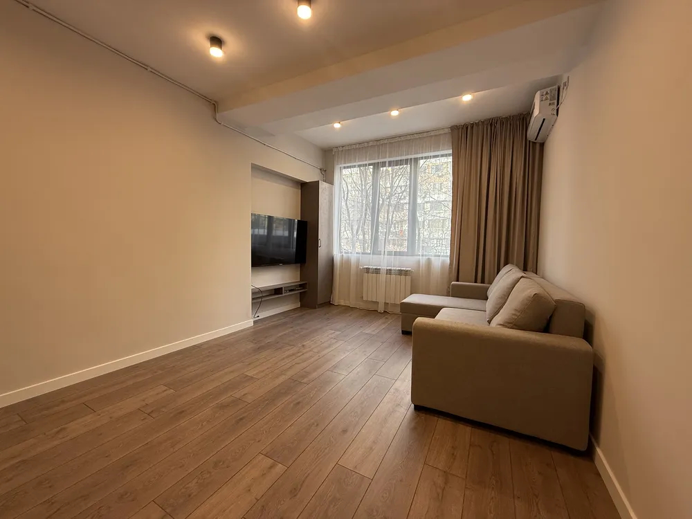 bnakaran/2-senyakanoc/M.Khorenatsi+St/Center/Yerevan