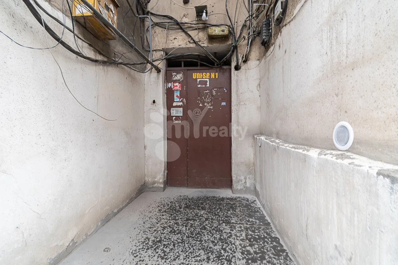 Купить 2 комнатную квартиру Амирян ул, Центр Ереван, 160240