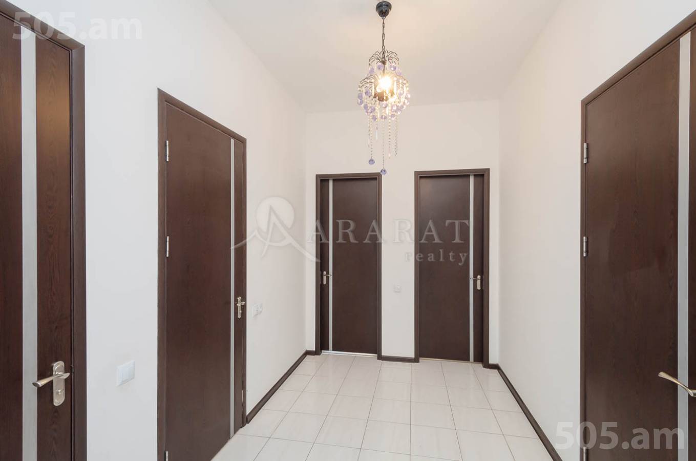 Купить 3 комнатную квартиру Брюсов ул, Центр Ереван, 151940