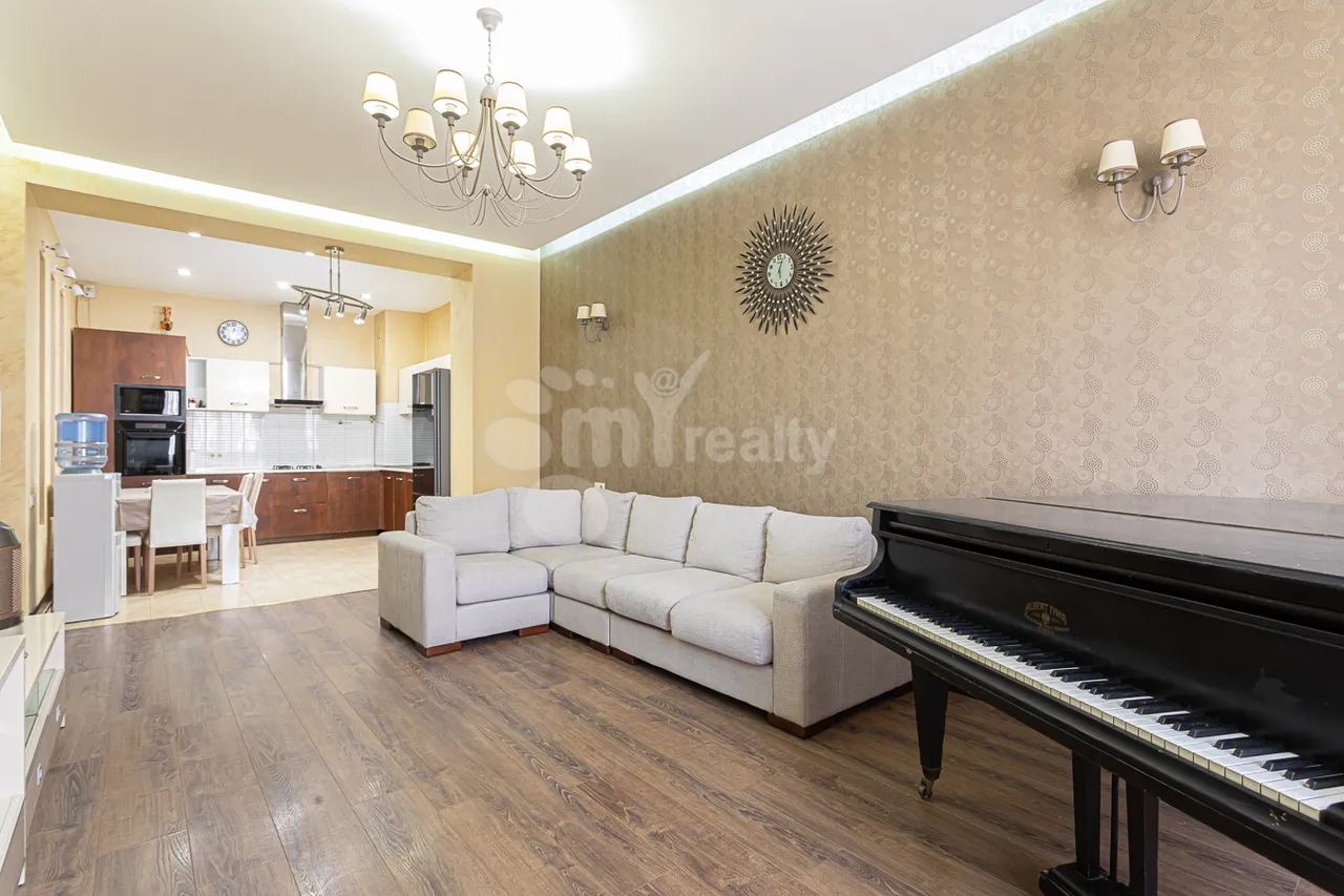 3 bedroom apartment for rent Aram St, Center Yerevan, 161208