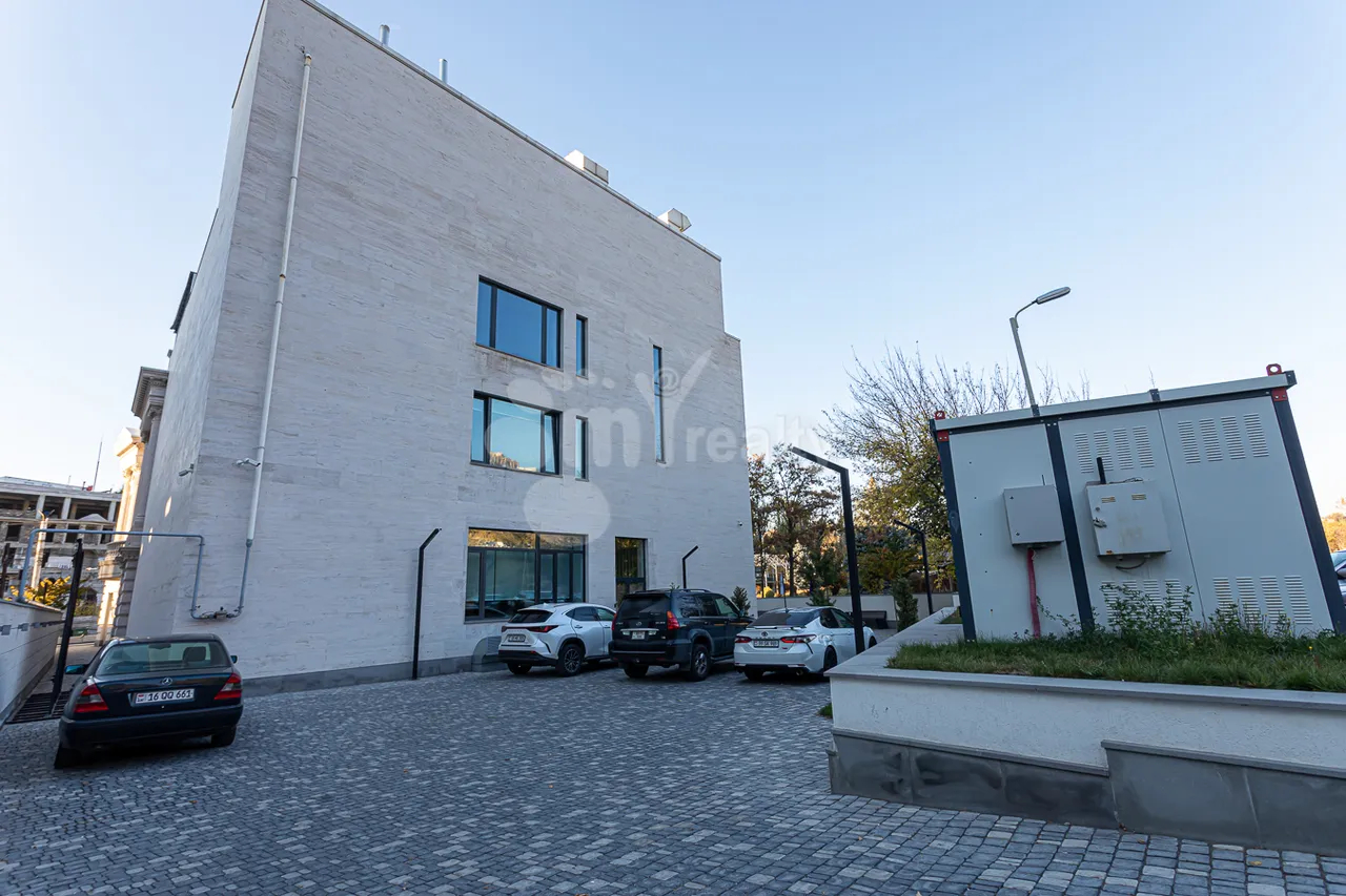 Commercial for rent خیابان میاسنیکیان, مرکز شهر ایروان, 157361