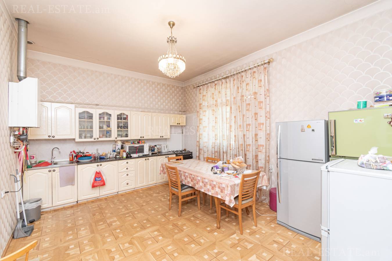 House for sale خیابان اِرزنکیان, عربگیر ایروان, 131697