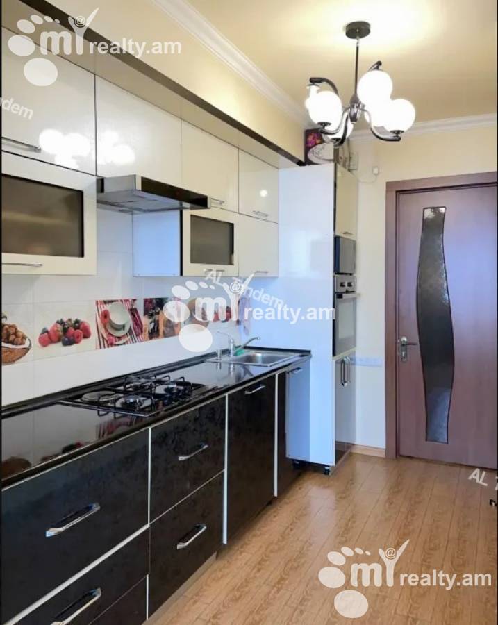 3 սենյականոց բնակարան  Սարյան փող, Կենտրոն Երևան, 149851