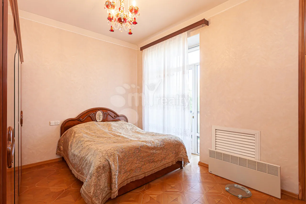 4 bedroom apartment for sale Khanjyan St, Center Yerevan, 160377