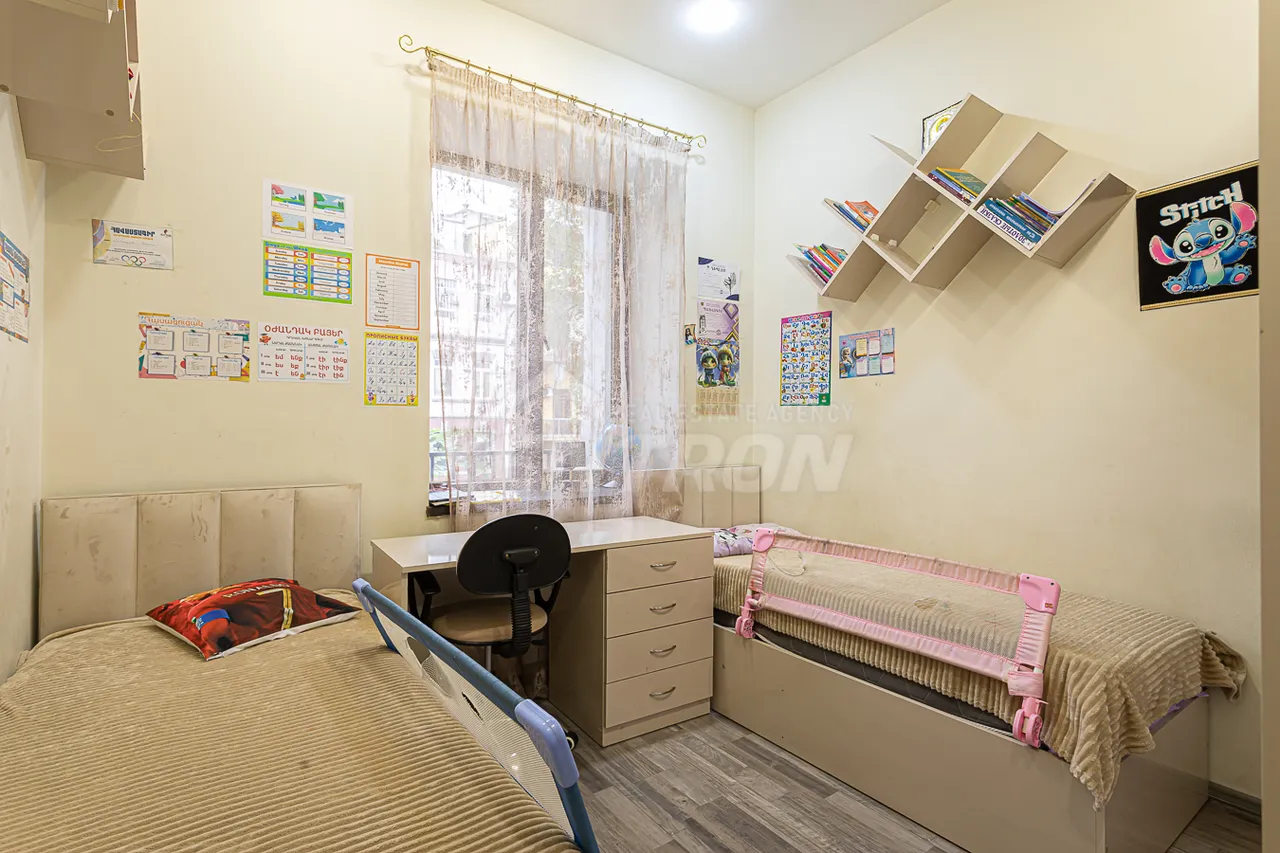 4 bedroom apartment for sale Hanrapetutyan St, Center Yerevan, 159013