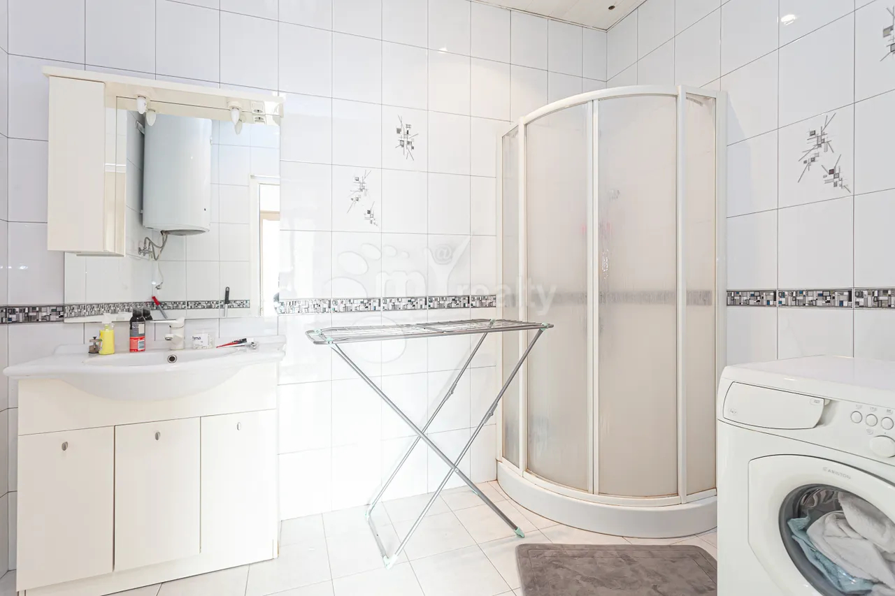 4 bedroom apartment for sale Khanjyan St, Center Yerevan, 160377