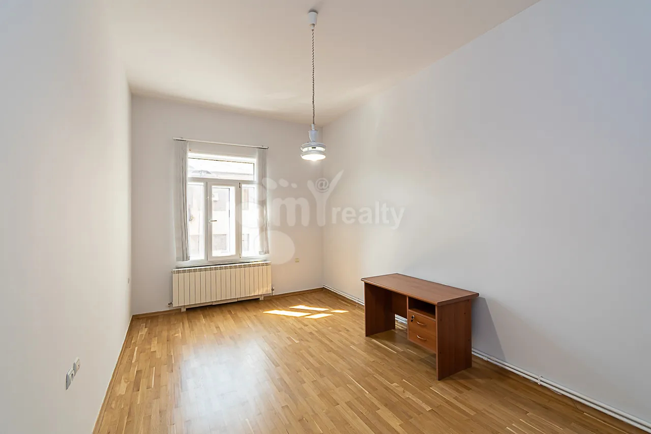 3 bedroom apartment for rent Moskovyan St, Center Yerevan, 161727