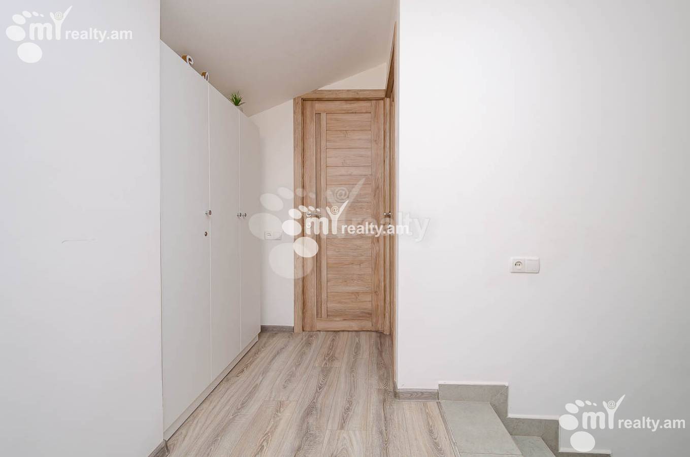 House for sale G 1 dis., Ajapnyak Yerevan, 143604