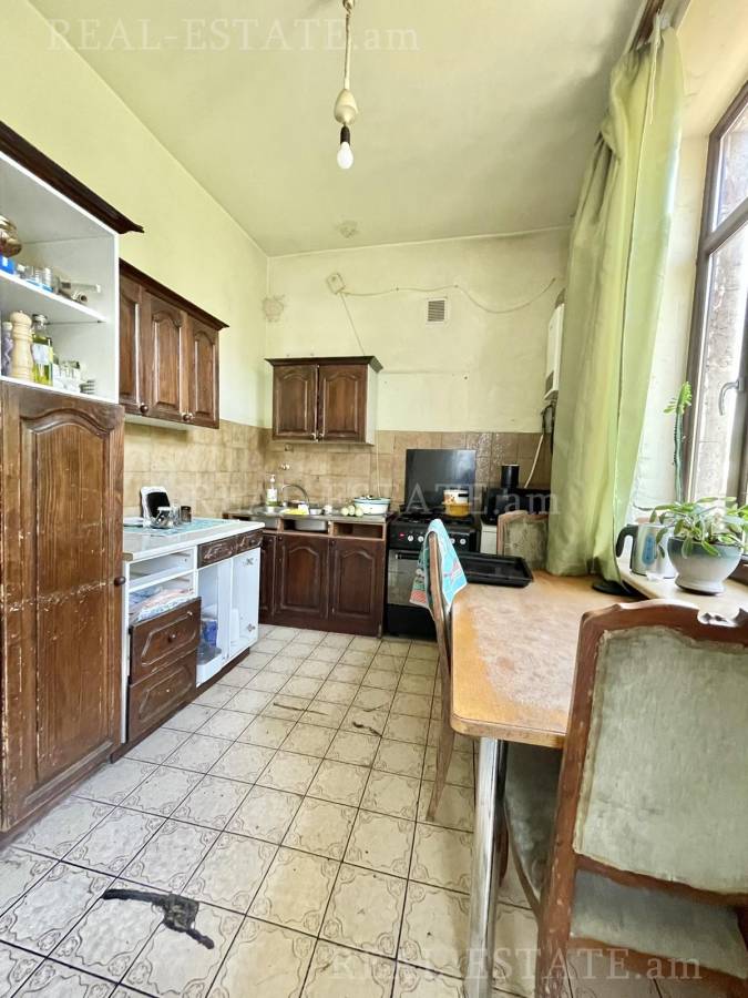 3 bedroom apartment for sale خیابان ماشتوتس, مرکز شهر ایروان, 121152