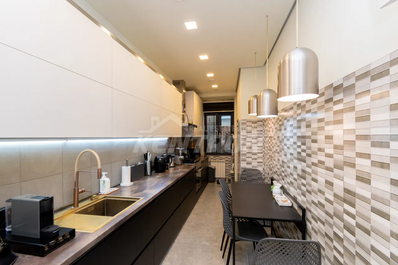 4 սենյականոց բնակարան  Բաղրամյան պող(Կենտրոն), Կենտրոն Երևան, 158736