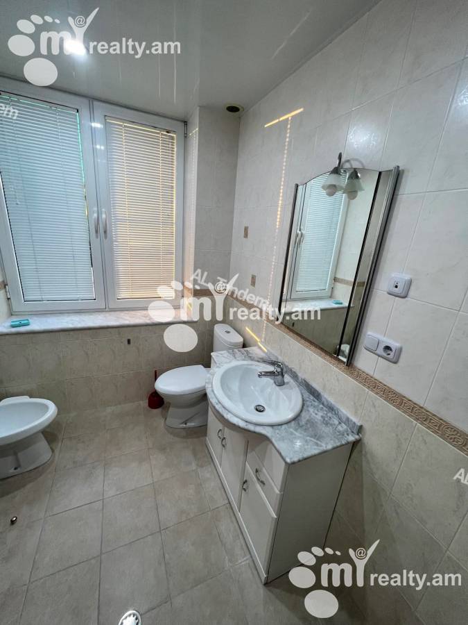 Снять 3 комнатную квартиру Мгер Мкртчян ул, Центр Ереван, 122518