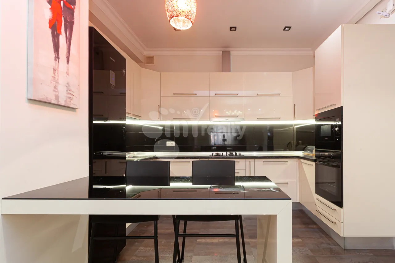 3 bedroom apartment for sale خیابان آرام, مرکز شهر ایروان, 157332