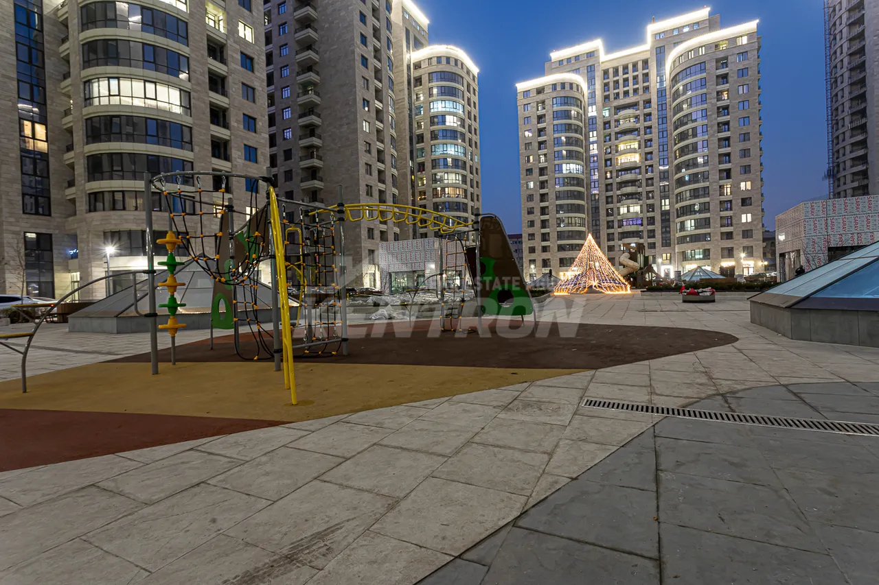 Купить 3 комнатную квартиру Аршакуняц пр, Центр Ереван, 158813