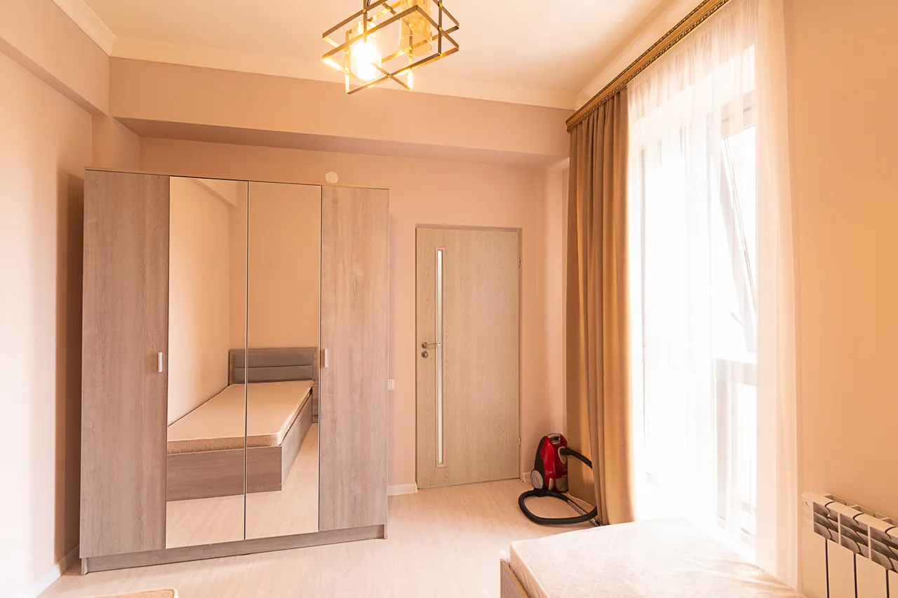 3 bedroom apartment for rent Paronyan St, Center Yerevan, 161921