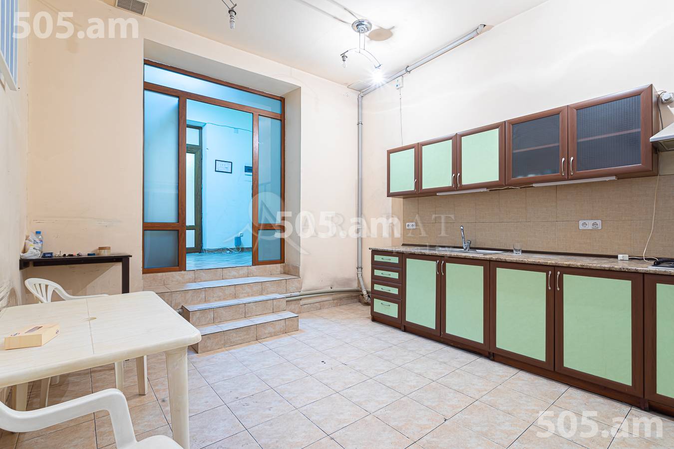 Commercial for rent خیابان اِ. کوچار, مرکز شهر ایروان, 156375