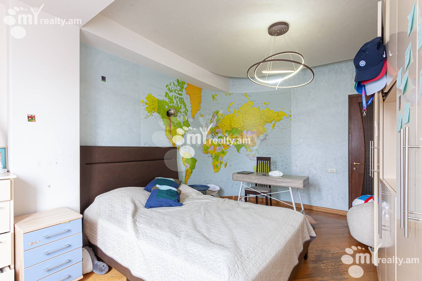 4 սենյականոց բնակարան  Ամիրյան փող, Կենտրոն Երևան, 155962