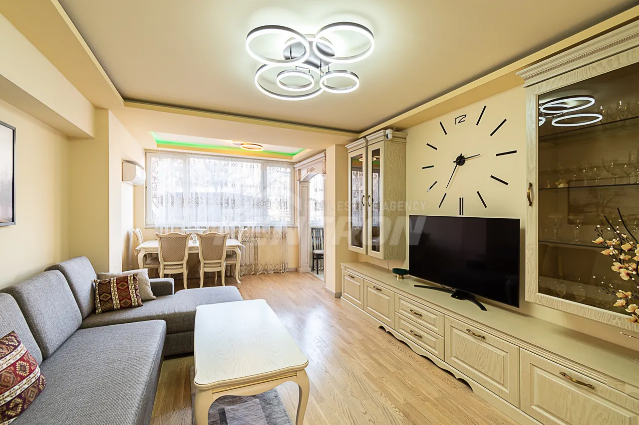 3 bedroom apartment for rent خیابان موسکوویان, مرکز شهر ایروان, 159373