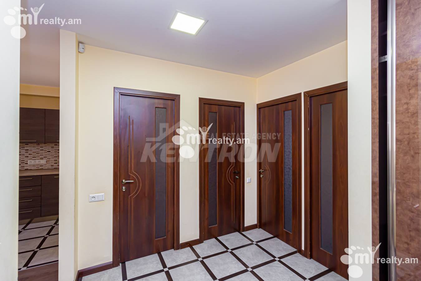 3 սենյականոց բնակարան  Ե. Քոչար փող, Կենտրոն Երևան, 152482