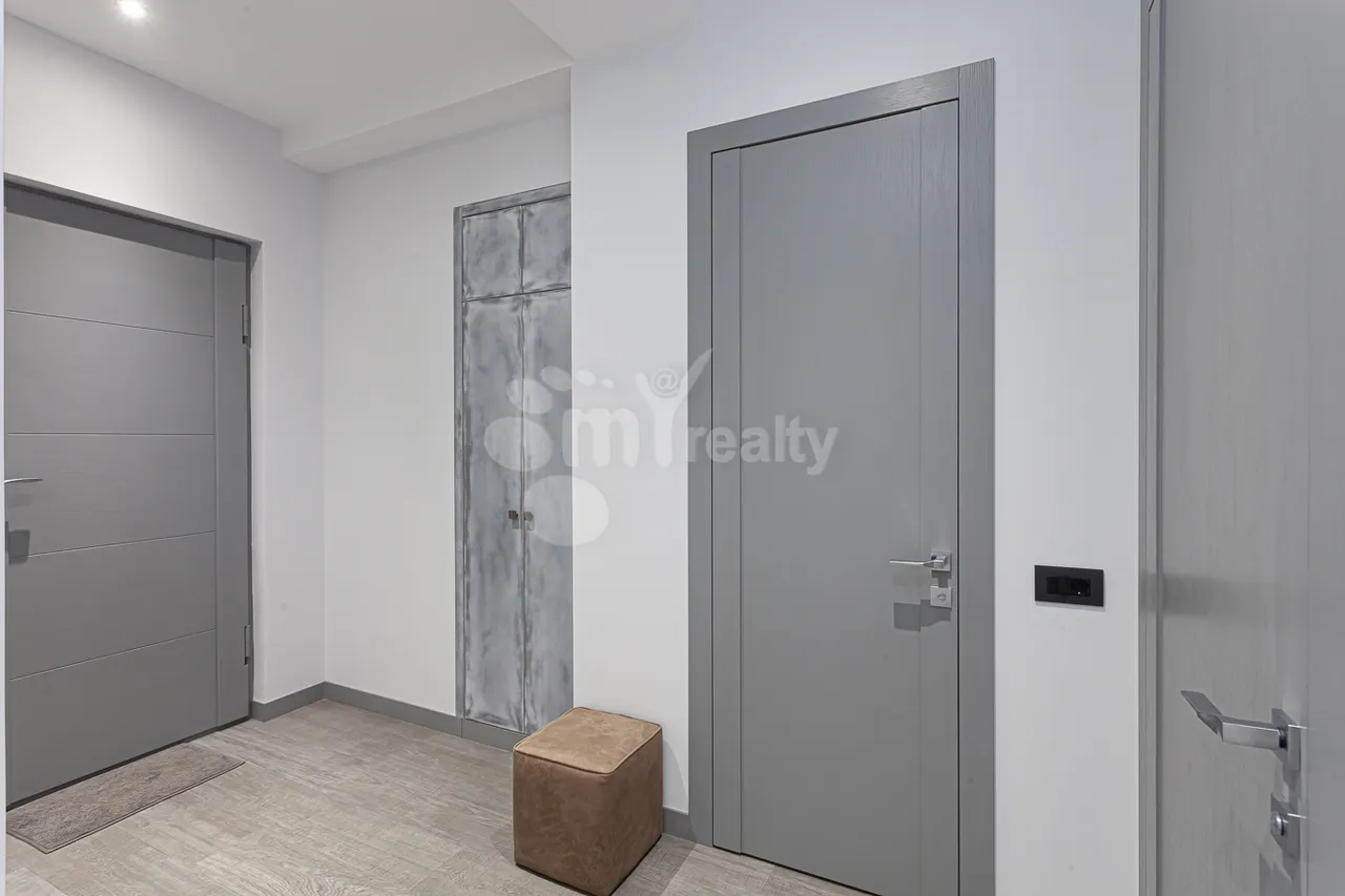 3 bedroom apartment for sale rue d'Amiryan, Center Yerevan, 161375