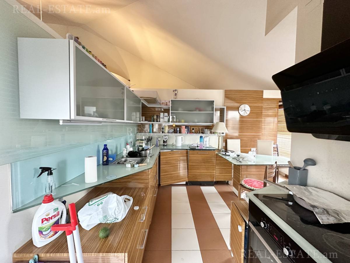 3 սենյականոց բնակարան  Պուշկինի փող, Կենտրոն Երևան, 135004