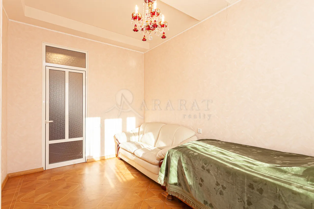 4 bedroom apartment for sale خیابان خانجیان, مرکز شهر ایروان, 161921