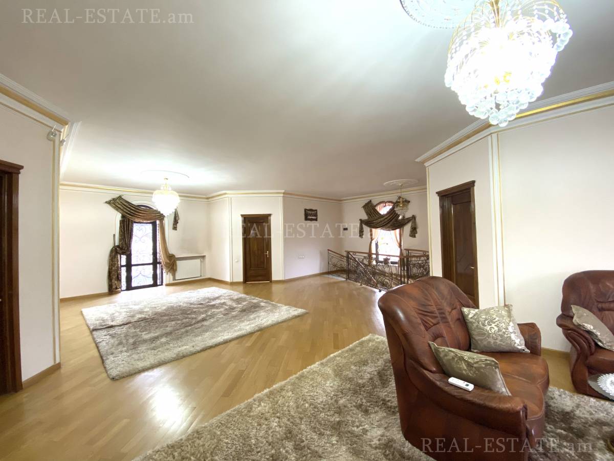 Купить дом Таиров ул., Центр Ереван, 118399