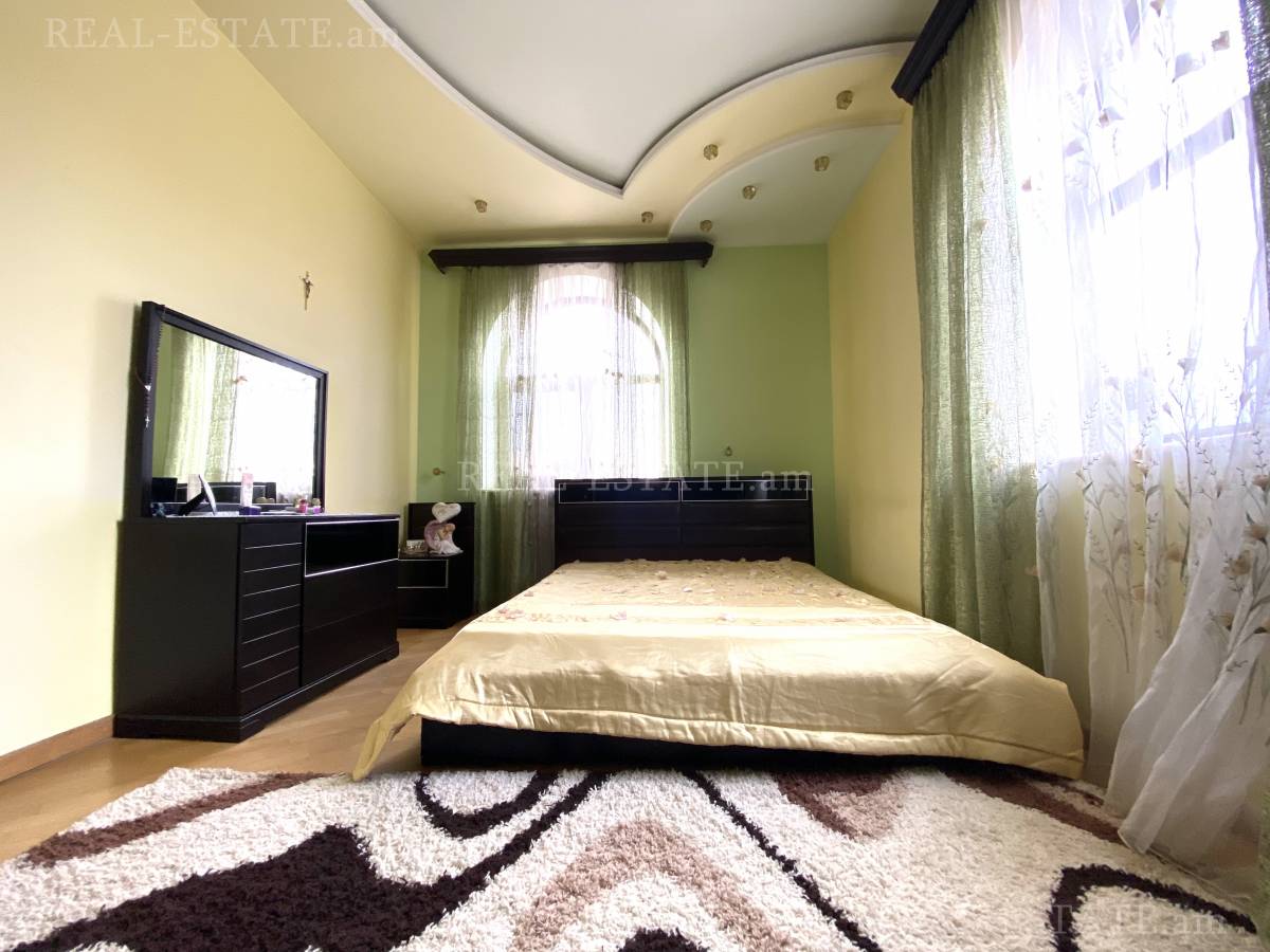 Купить дом Таиров ул., Центр Ереван, 118399