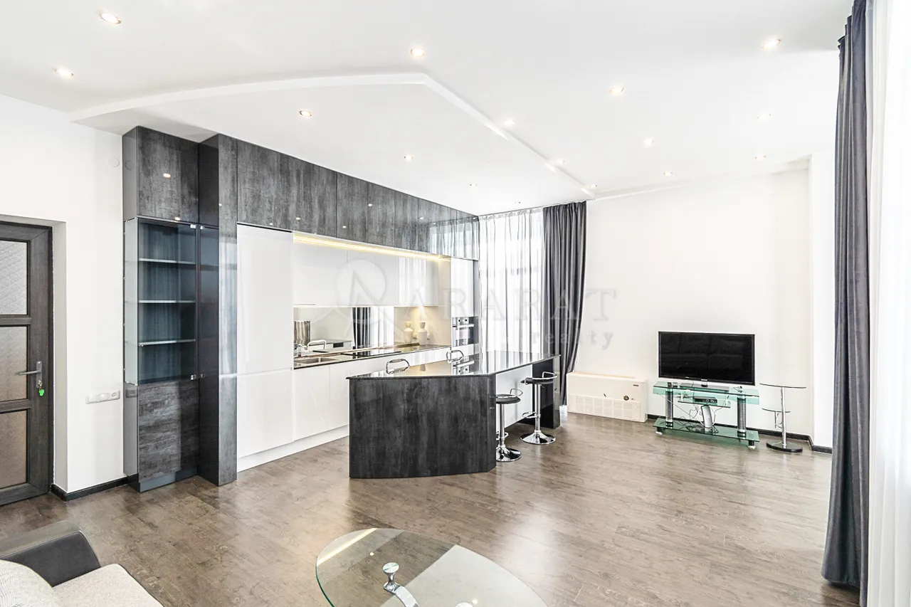 4 սենյականոց բնակարան վարձով Արամի փող, Կենտրոն Երևան, 159128