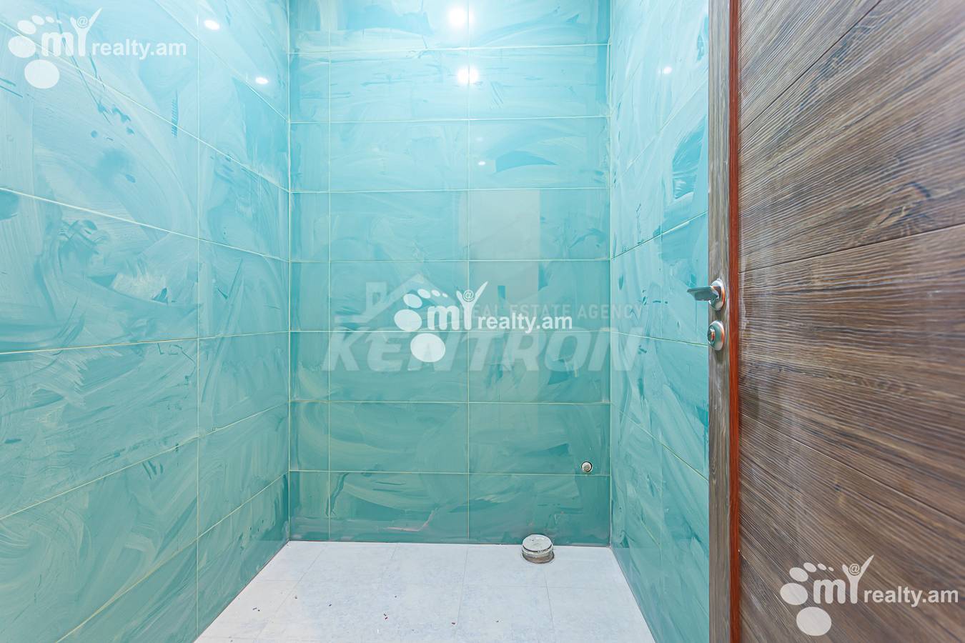 3 սենյականոց բնակարան  Մ․ Մելքոնյան փող, Կենտրոն Երևան, 153101