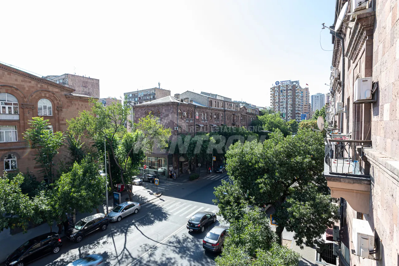 2 սենյականոց բնակարան վարձով Ամիրյան փող, Կենտրոն Երևան, 158870