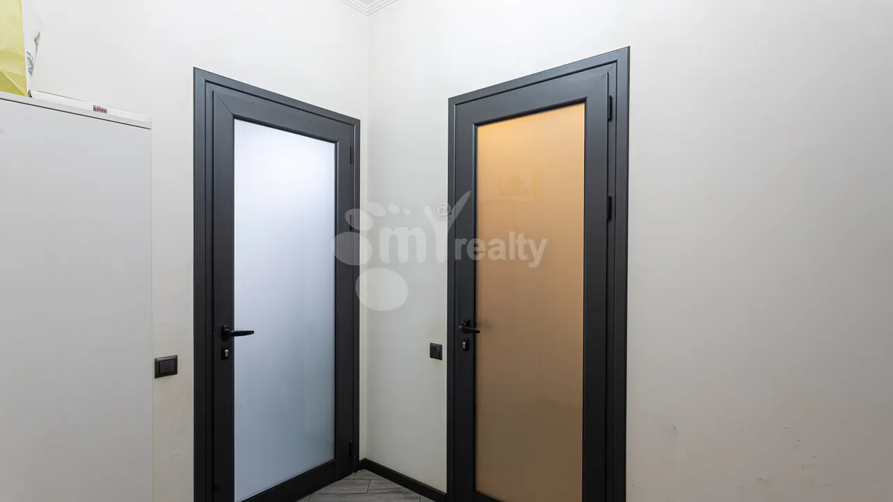 2 bedroom apartment for sale خیابان م. خورِناتسی, مرکز شهر ایروان, 160015
