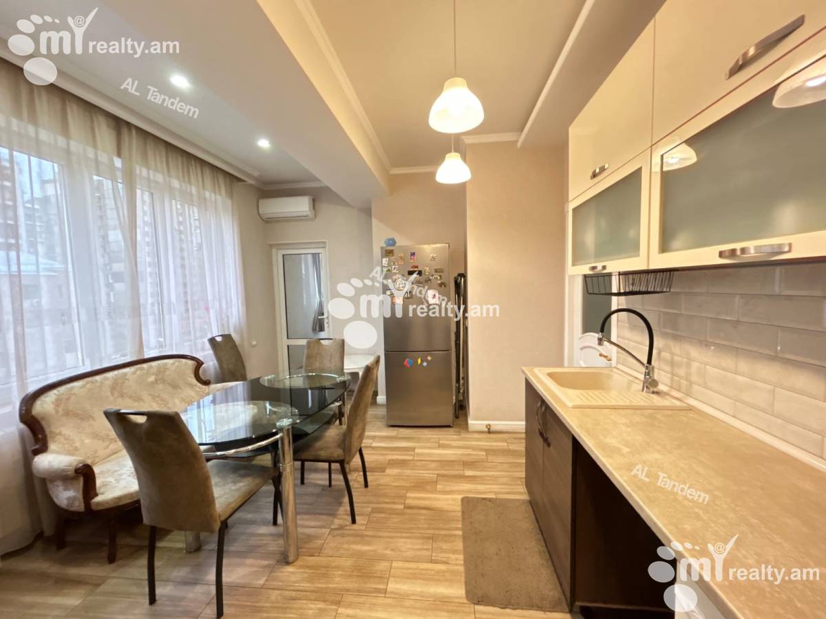 4 սենյականոց բնակարան  Պուշկինի փող, Կենտրոն Երևան, 156063