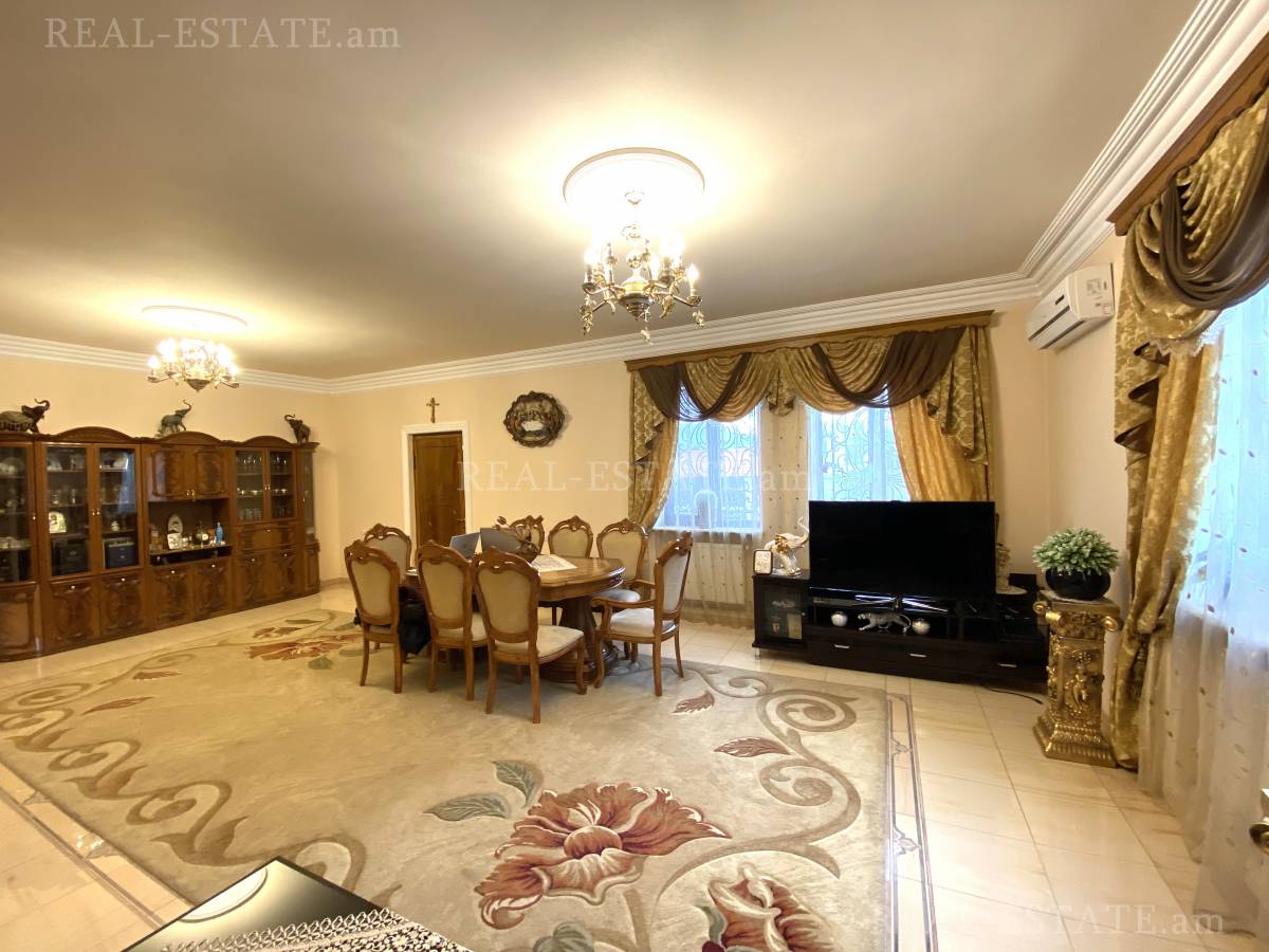 Купить дом Таиров ул., Центр Ереван, 118399