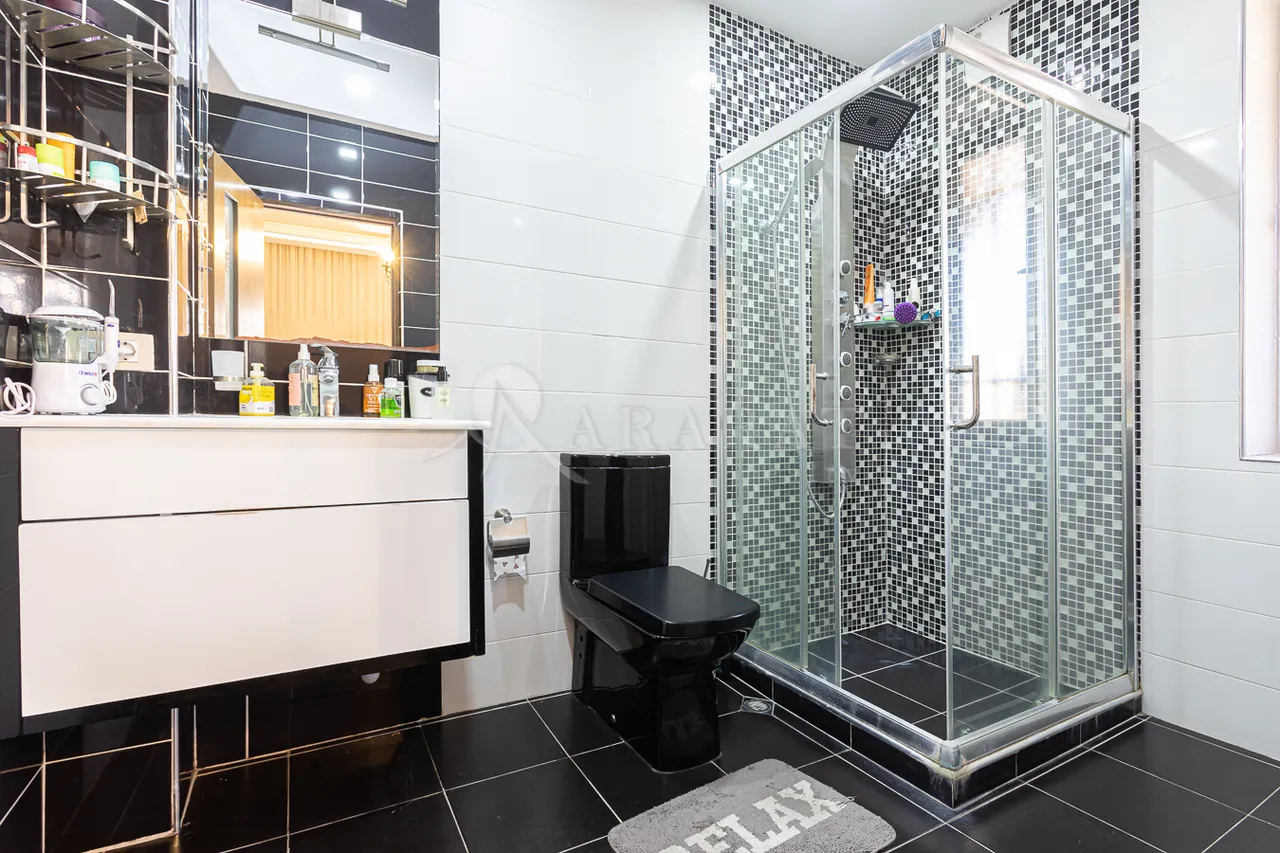 House for sale Lusinyants street, مرکز شهر ایروان, 157387