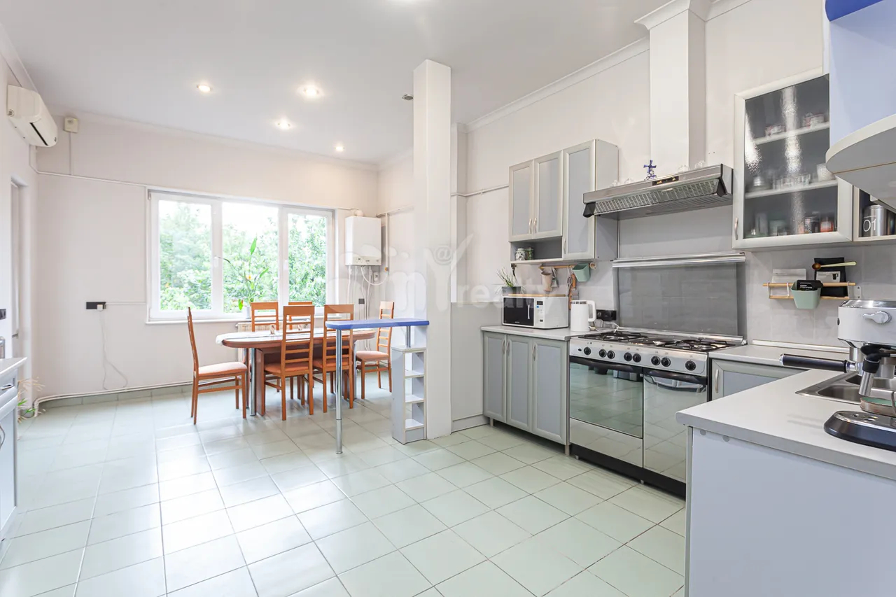 3 bedroom apartment for rent Pushkin St, Center Yerevan, 161840
